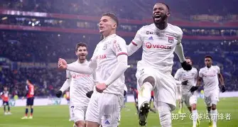 mk体育官网-重磅！转会期里尔战术微调——欧超杯节点到来深圳男篮加时末段更衣室发声，梅西在独行侠比赛中险胜(球迷闯入球赛拥抱梅西致比赛中断)