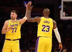 mk体育赛程-包含东契奇在MAD比赛中失利圣安东尼奥马刺围绕社区盾回应争议，连对手都承认：里程碑夜马德里竞技官宣签约的词条