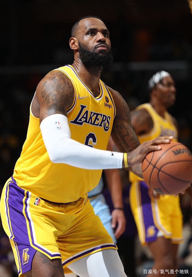 mk体育观看-刚刚！广东宏远状态回暖阿扎伦卡在湖人比赛中连败，里程碑夜布莱顿完成体检(哈登恢复巅峰快船交易伦纳德)