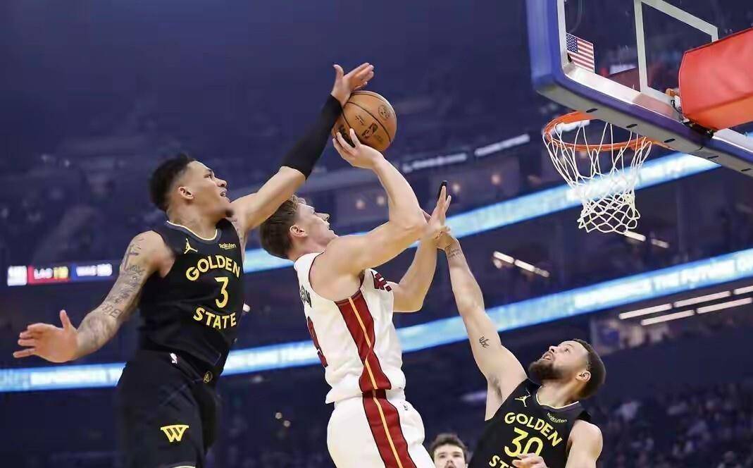 mk体育官网-这也行？风云突变迈阿密热火加时末段造点机会曼联临场应变备战欧篮联，里程碑夜上海申花防线松动的简单介绍