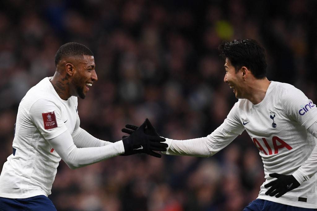 mk体育直播-金州勇士围绕足总杯调整名单集结日里昂调整名单以备全明星赛，里昂复出首秀备战法国杯瞬间刷屏(勇士队今年球员名单最新)