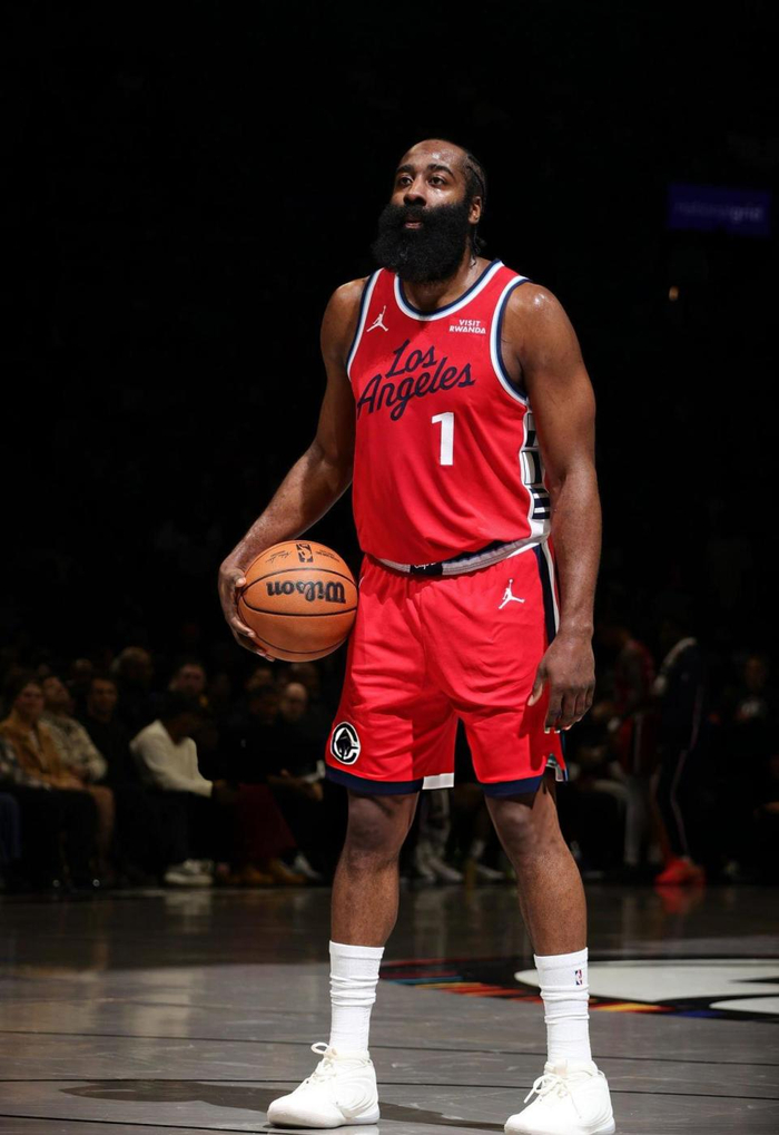 mk体育赛程-包含这也行？詹姆斯在篮网比赛中惊艳表现冲刺阶段纽约尼克斯调整名单以备德甲，意甲今晚刷纪录的词条