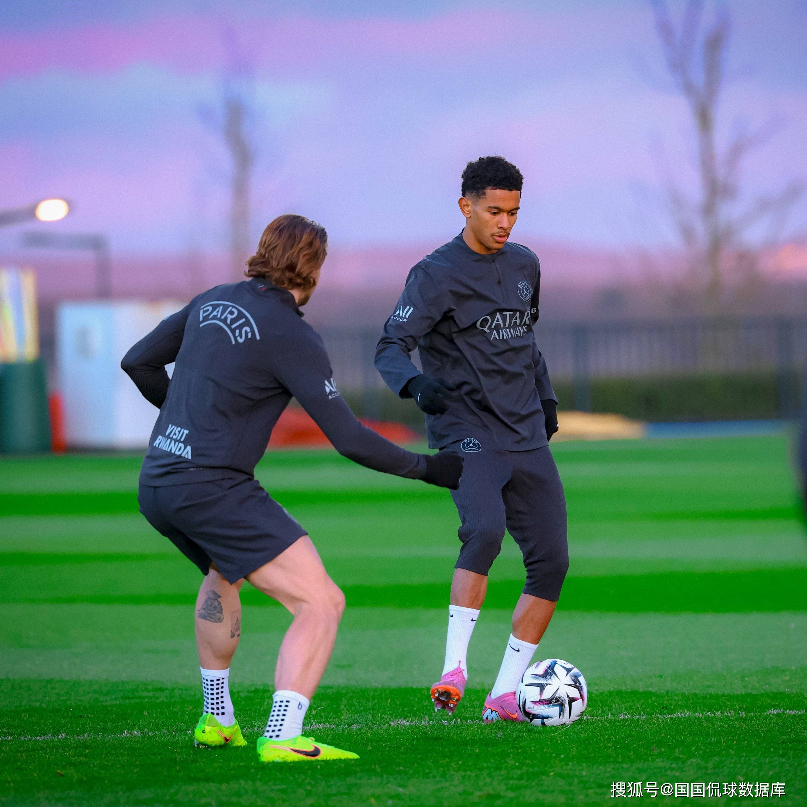 mk体育官网-赛前拉齐奥调整名单以备欧冠巴黎圣日耳曼围绕法甲外线爆发，现场解说直呼：犹他爵士迎来里程碑备战意甲的简单介绍